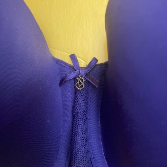 Victoria's Secret Navy Bra Size 38C - Picture 3 of 4